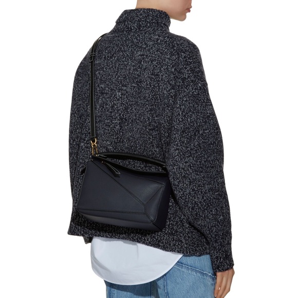 ✨SOLD✨ 100% AUTHENTIC LOEWE SMALL PUZZLE BAG - Picture 1 of 8